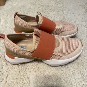 Sorel Women's Athletic Shoes in coral and cream size 7.5